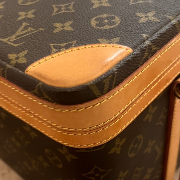 AUTHENTIC vintage Louis Vuitton Monogram Vanity Box with Gold Accents! 💛 - Picture 9 of 16